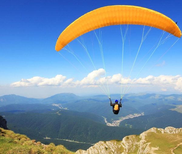 paragliding-in-mountains